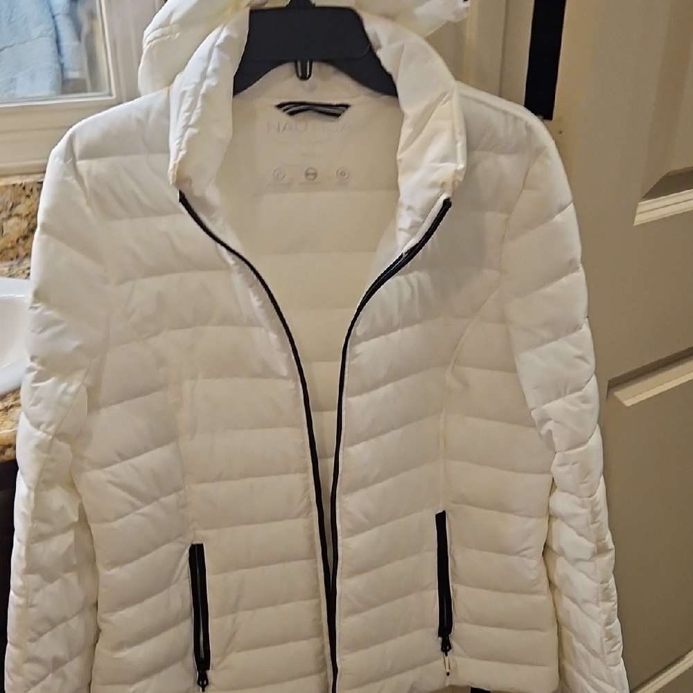 Nautica Women's White Puffer Jacket with Black Accents Size Xl W Hood